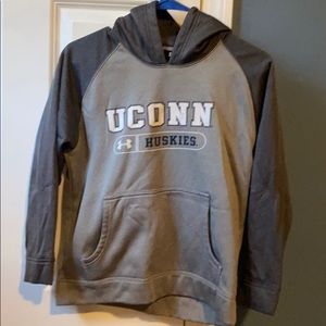 Youth M UConn Under Armour hoodie